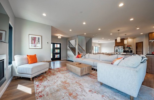 Waterfront Greens Casa | Night & Day: Lake Access, Hot Tub!