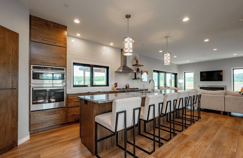 Waterfront Greens Casa | Night & Day: Lake Access, Hot Tub!