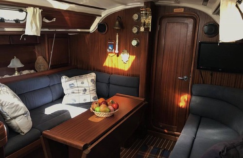 Canidelo Alquiler De Eote | Noche a bordo de un velero + oferta de tour de 1 hora.