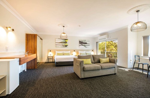 St Clair Hotel | Nightcap at Blue Cattle Dog Hotel