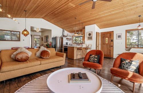 Fawnskin Casa | Nightcap Lodge- HOT TUB WITH BREATHTAKING MOUNTAIN VIEWS!