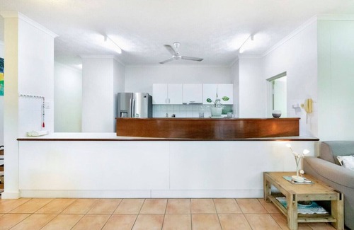Nightcliff Condominio | Nightcliff Foreshore: Pool ~ Outdoor Dining ~ BBQ