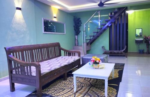 Kusial Casa | Nik Homestay
