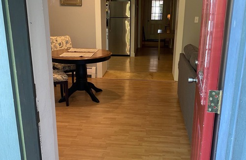 Blue Hill Apartamento | Nikki’s Place! Textbook Village life!