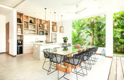 Berawa Cabaña | Niko2 · Marvelous 5 Bedroom Villa Close to Finns