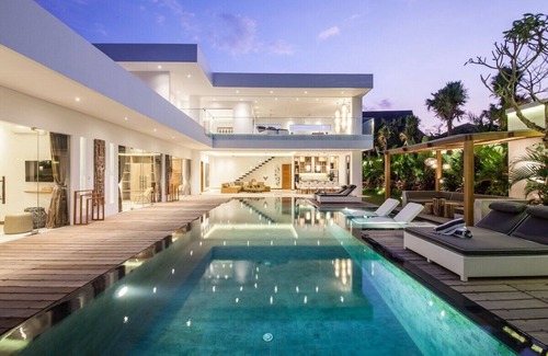 Berawa Cabaña | Niko2 · Marvelous 5 Bedroom Villa Close to Finns