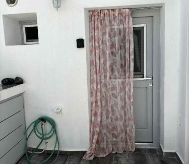 Emporio Apartamento | Nikos White Cave In Emporio