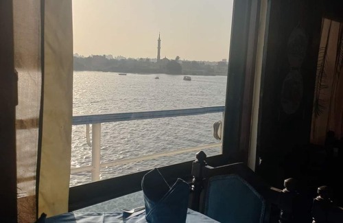 Qasr an-Nil Alquiler De Eote | Nile Cruise Cairo Hotel