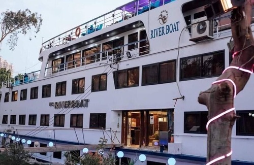 Qasr an-Nil Alquiler De Eote | Nile Cruise Cairo Hotel
