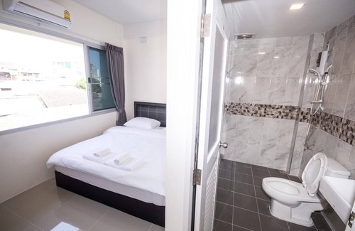 Wat Bowon Niwet Casa | Nina Guesthouse
