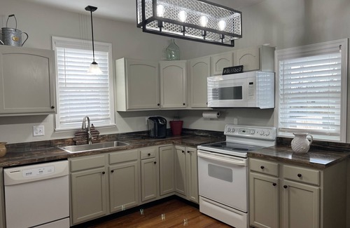 Williamstown Casa | Nina’s on Main is 5 mins from The Ark Encounter