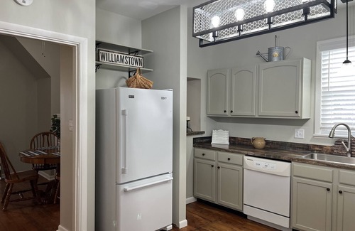 Williamstown Casa | Nina’s on Main is 5 mins from The Ark Encounter