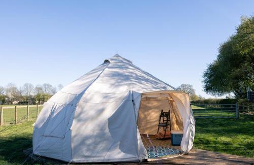 Brackley Otro | Nine Acres, Hot Tub, peaceful