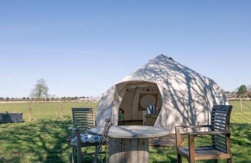 Brackley Otro | Nine Acres, Hot Tub, peaceful
