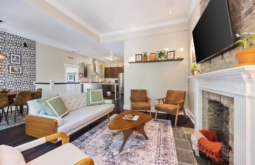Wrigleyville Casa | Nine-Bedrooms in Wrigleyville