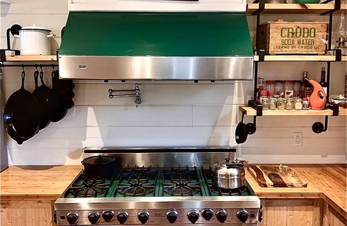 Colliers Casa | Nine Island Cottage - Lake front, Hot Tub, 45 mins from St. John's, Sleeps 14