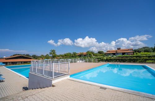 Ricadi Apartamento | Ninea Panoramic Family Apartments - large pool with sea view