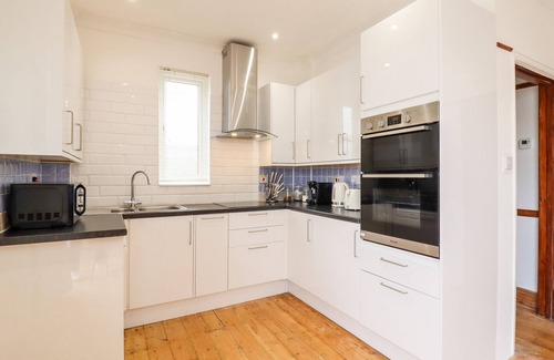 Southend-on-Sea Casa | NINETY EIGHT, family friendly, with a garden in Southend-On-Sea