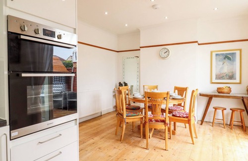 Southend-on-Sea Casa | NINETY EIGHT, family friendly, with a garden in Southend-On-Sea