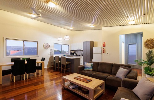 Exmouth Casa | Ningaloo - Just a stroll from Exmouth's town beach