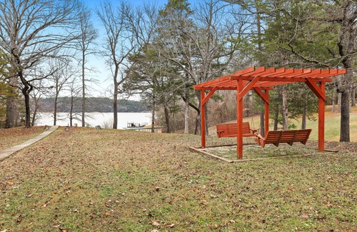 Springdale Casa | Ninnie & Papaw's Paradise Cove on Beaver Lake