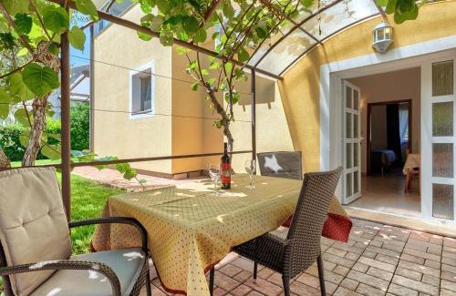 Gulici Casa | Nino with Shared Pool