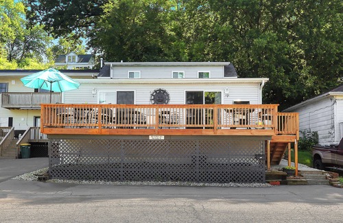 Fox Lake Casa | Nippersink Lakehouse - Private Pier, Jet Ski ramp and Pet Friendly!