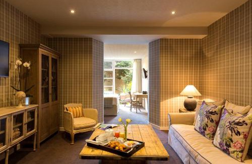 New Town Hotel | Nira Caledonia