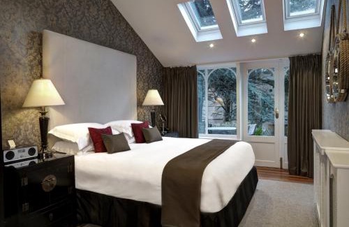 New Town Hotel | Nira Caledonia