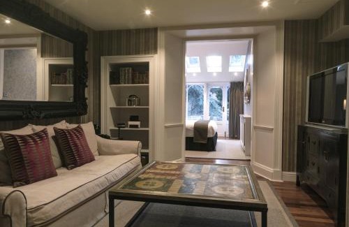 New Town Hotel | Nira Caledonia