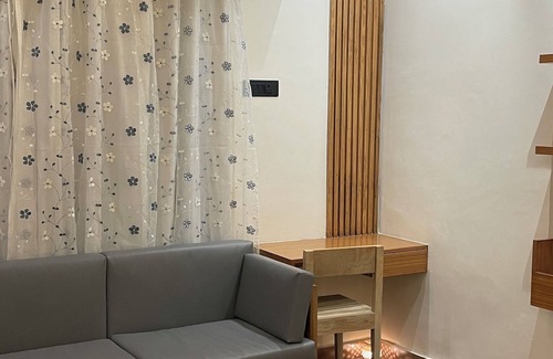 Sainik Farm Otro | Nirvair Farmhouse - Private cozy villa in South Delhi with garden and Projector