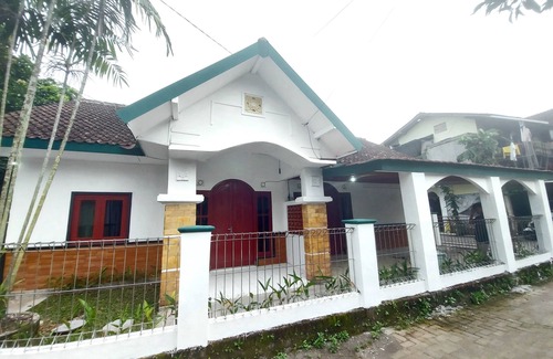 Yogyakarta Casa | Nitikan House by FH Stay