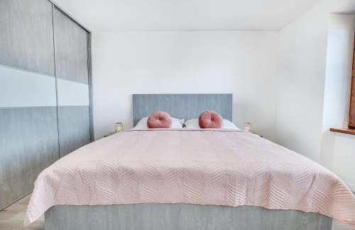 Nitra Apartamento | Nitra Castle Suite - Modern Elegance & Serenity