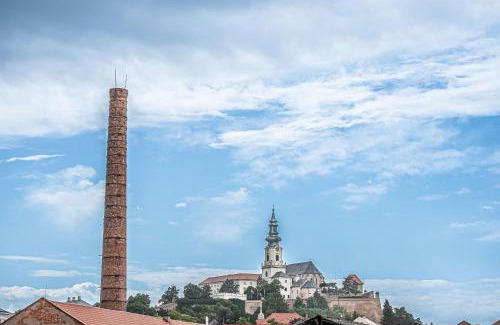 Nitra Apartamento | Nitra Castle Suite - Modern Elegance & Serenity