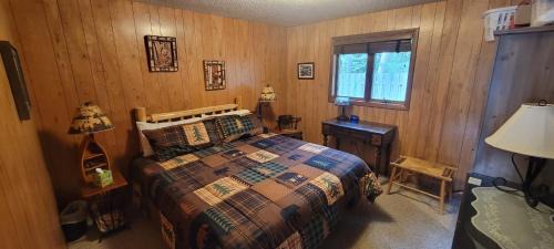 Minocqua Casa | Nitschke's Resort Cabin #7