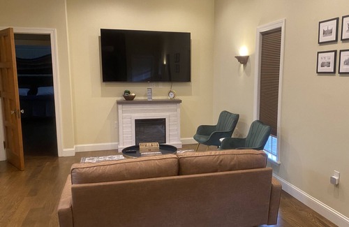 Port Matilda Casa | "Nittany Lion" Luxury House 4BR, Sleeps 9, 15 mins to Penn State!