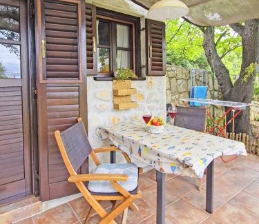 Nerezine Apartamento | Nives Garden house