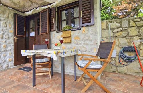 Nerezine Apartamento | Nives Garden house