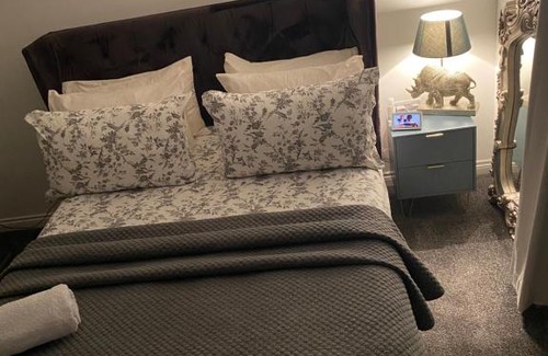 Bedford Casa | Niv’s Home away from Home