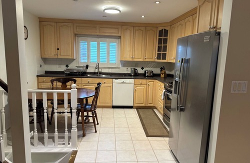 St. Catharines Casa | Njoukwe Empire Suite 1