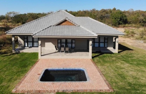Manzini District Hotel | Nkonyeni Lodge & Golf Estate