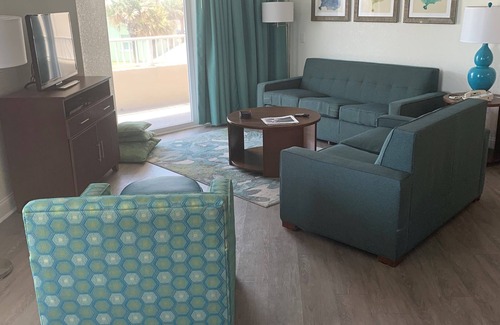 Ocean View Halifax Estates Condominio | Lovely 2-bedroom condo in Daytona Beach Shores with AC, WiFi, fitness room