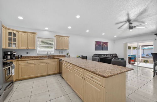 Tampa Casa | nLuxurious 4BR Home w/Private Pool, Gym, and Outdoor Kitchen near Busch Gardens