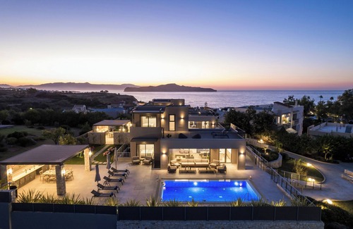 Kato Galatas Villa | Magnificent Seafront LuxVillas|Large Groups|20 Guests|Sauna,Jacuzzi,H.Pool&Gym