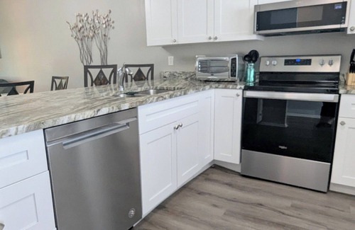 Biggar Condominio | nnFreshly Furnished and Convenient to Everything!