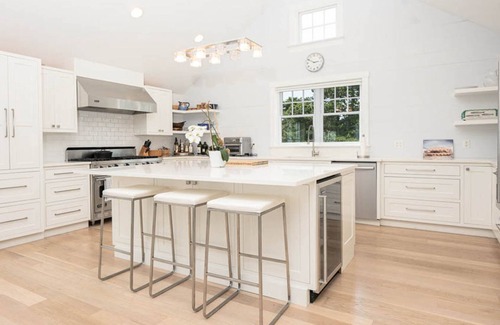 Surfside Casa | Now Booking for 2024 Season Private Estate with Pool house, Pool and Cottage