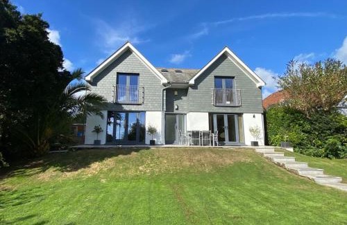 Maenporth Casa | No.10 Falmouth - 2 minutes walk to the beach