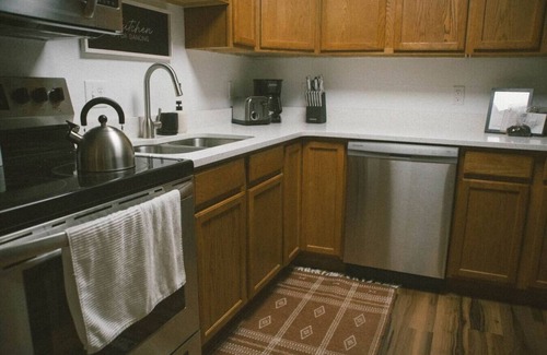 East Hillside Apartamento | No. 108 Monthly Luxe Apartment Near Downtown