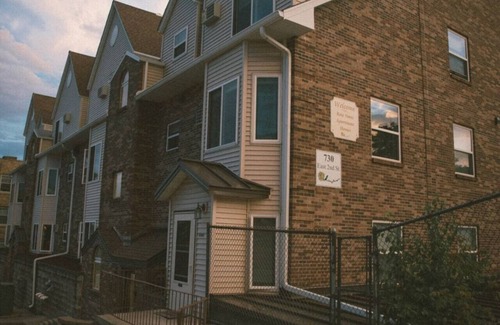 East Hillside Apartamento | No. 108 Monthly Luxe Apartment Near Downtown
