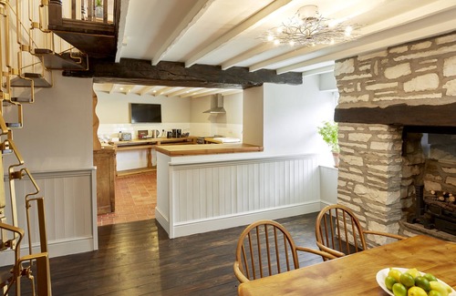 Abergavenny Cabaña | No. 17 Cottage, adjacent to the Abergavenny Hotel